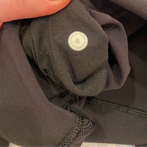 LULULEMON black high rise crop leggings - Picture 5 of 9